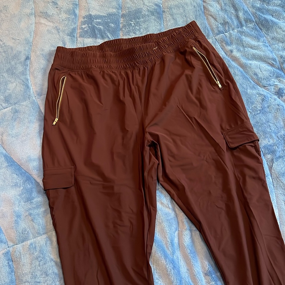 Old Navy XL High-Waisted SleekTech Cargo Joggers Burgundy Boxwood NWOT